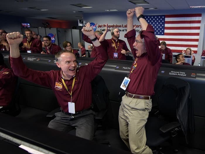 NASA InSight Mission Control jubelt nach Landung